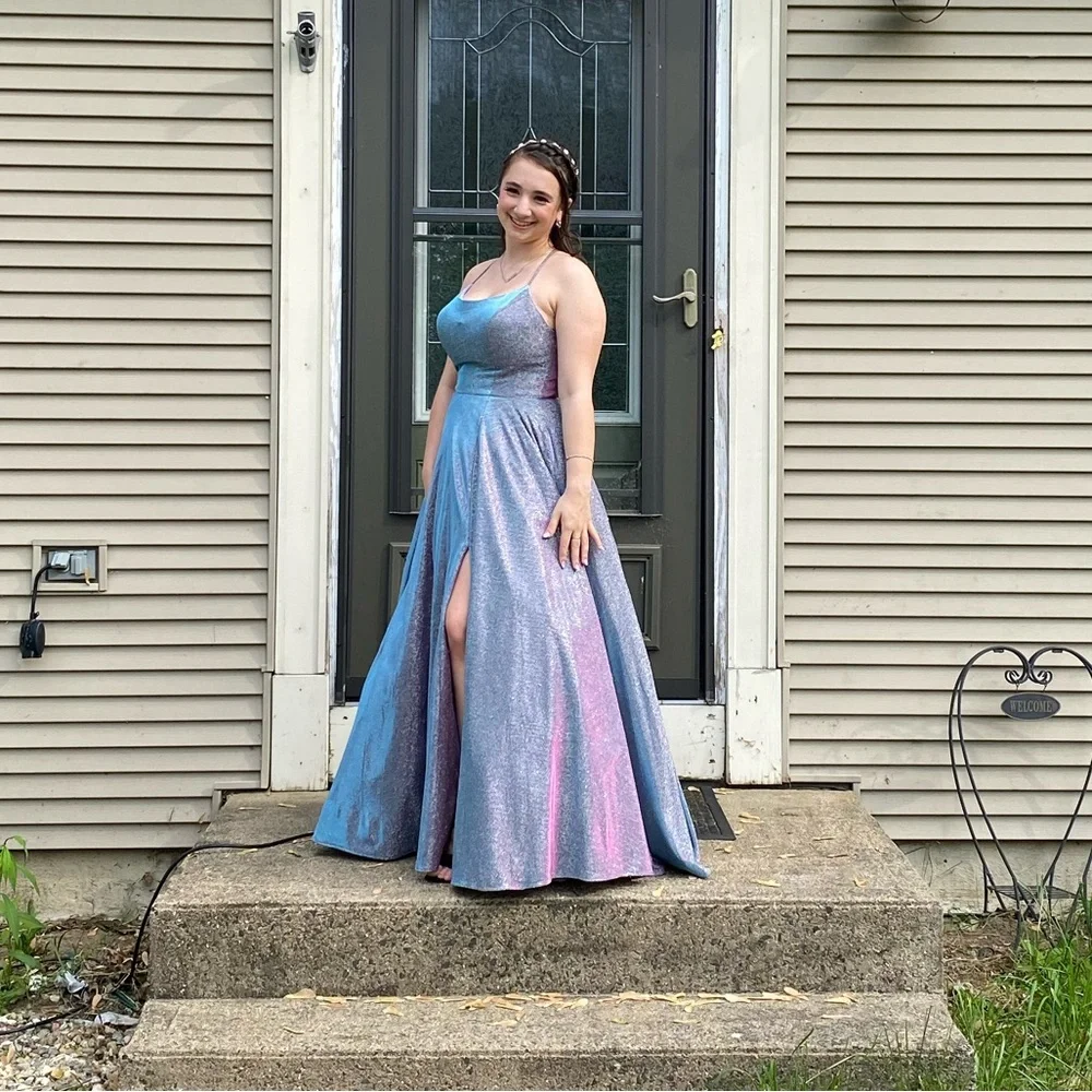 Beautiful prom dress! Shimmers in light. - Picture 4 of 6